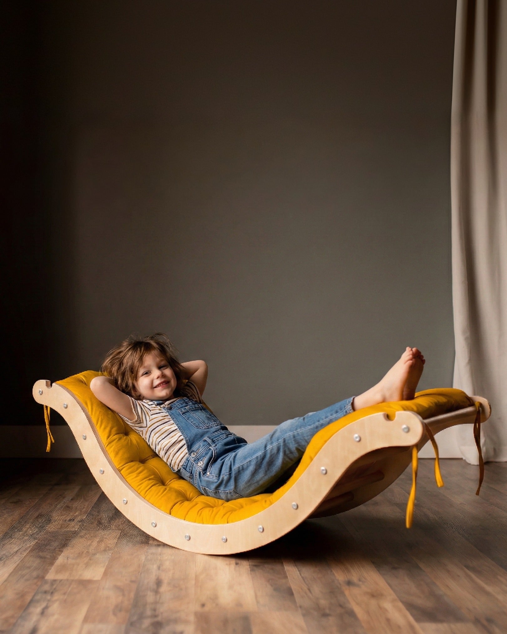 rocker_yellow_f.jpg rocker yellow f